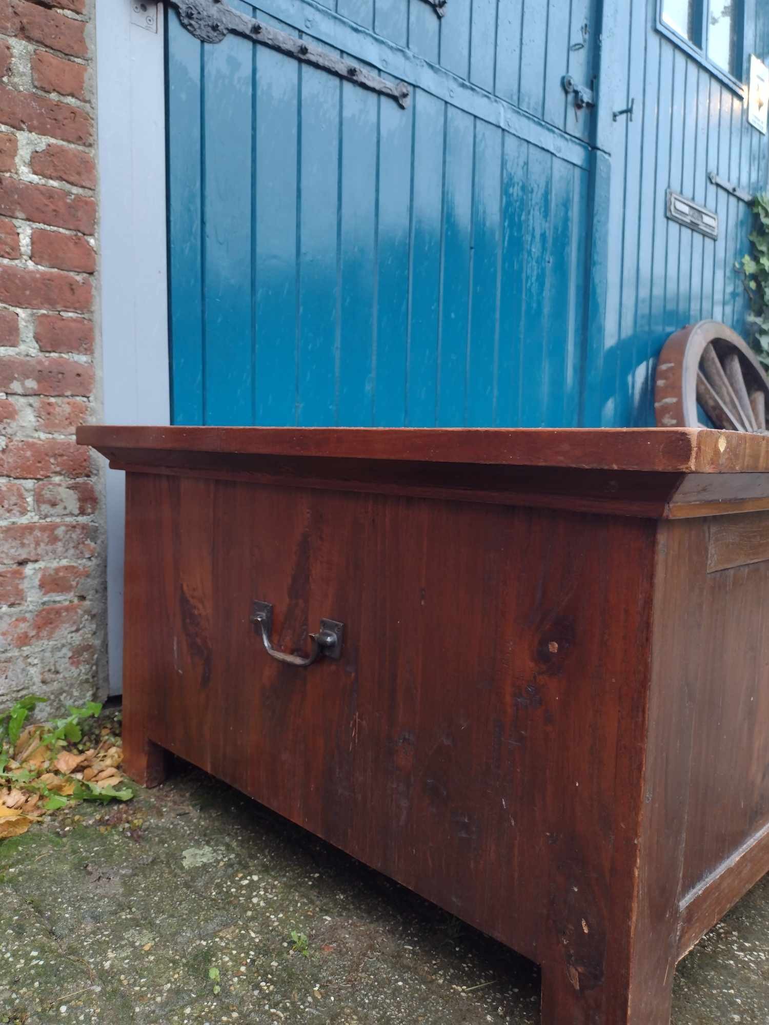 "Nog te restylen"Kist (salontafel) teakhout