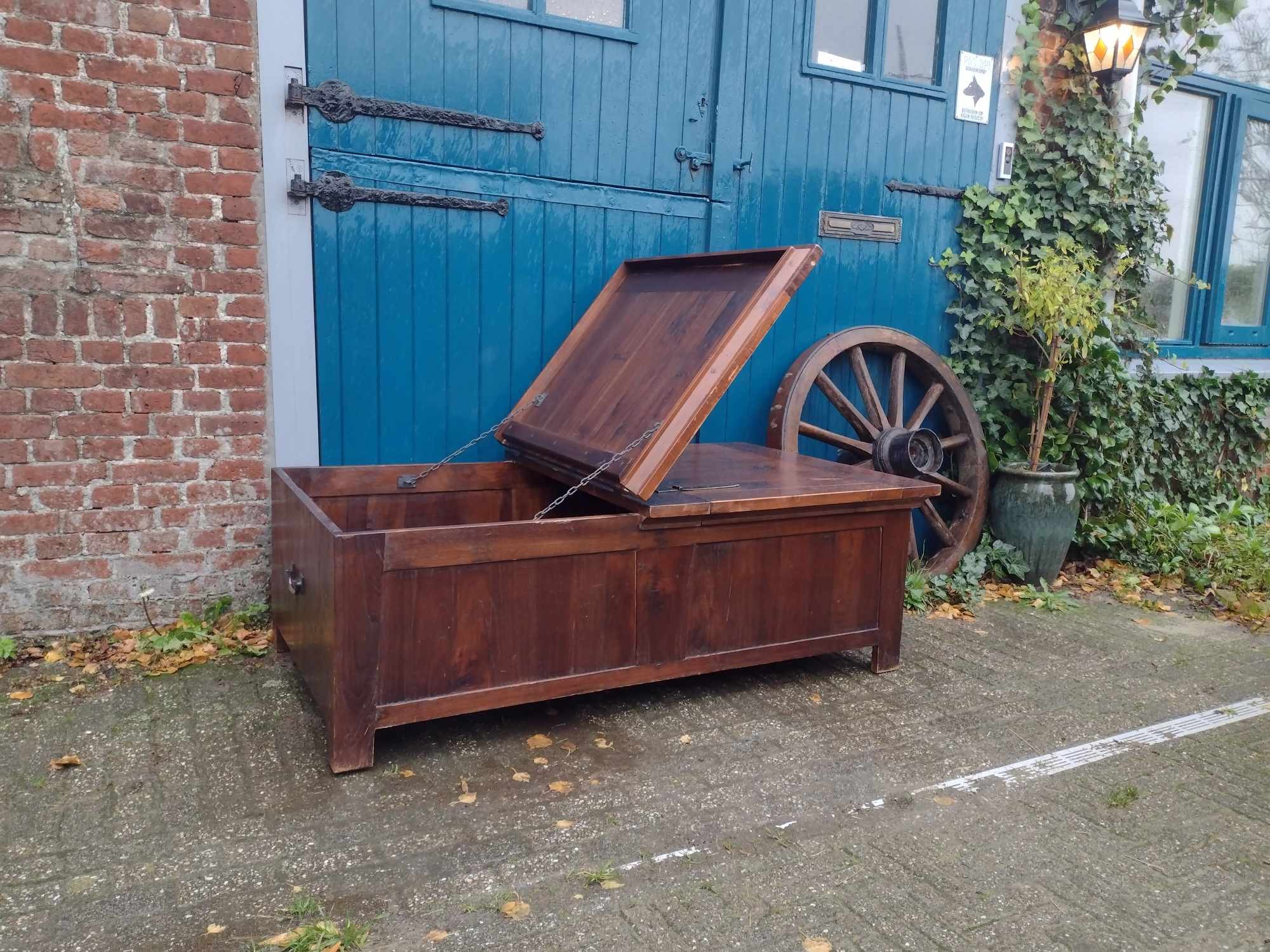 "Nog te restylen"Kist (salontafel) teakhout