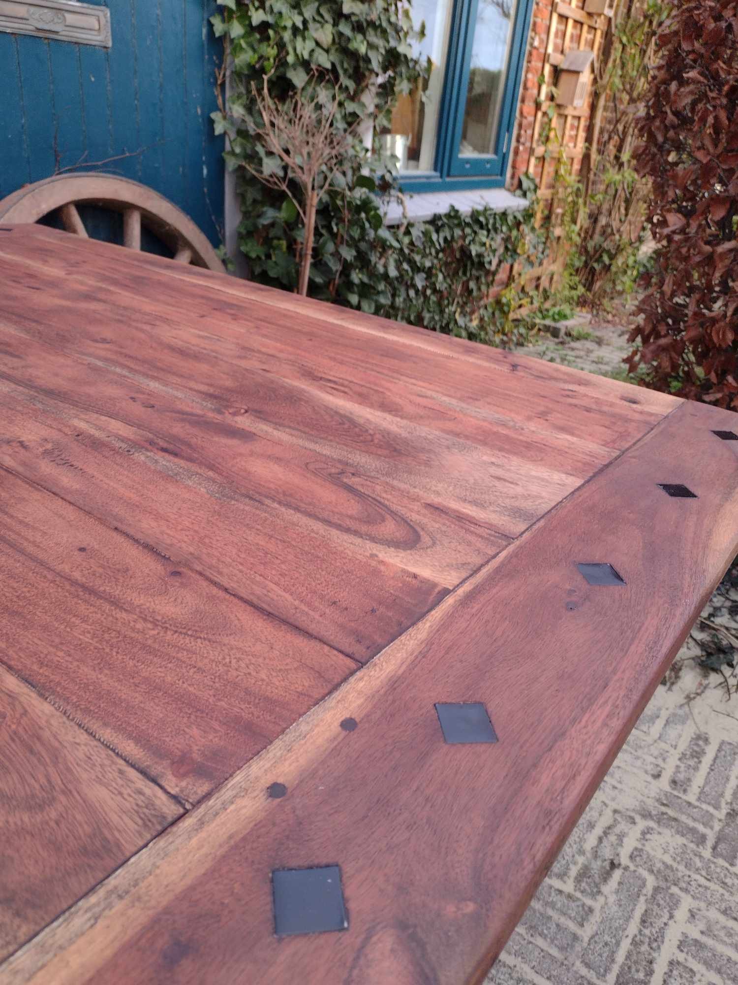 Eettafel vierkant met matrix poot. Direct leverbaar!