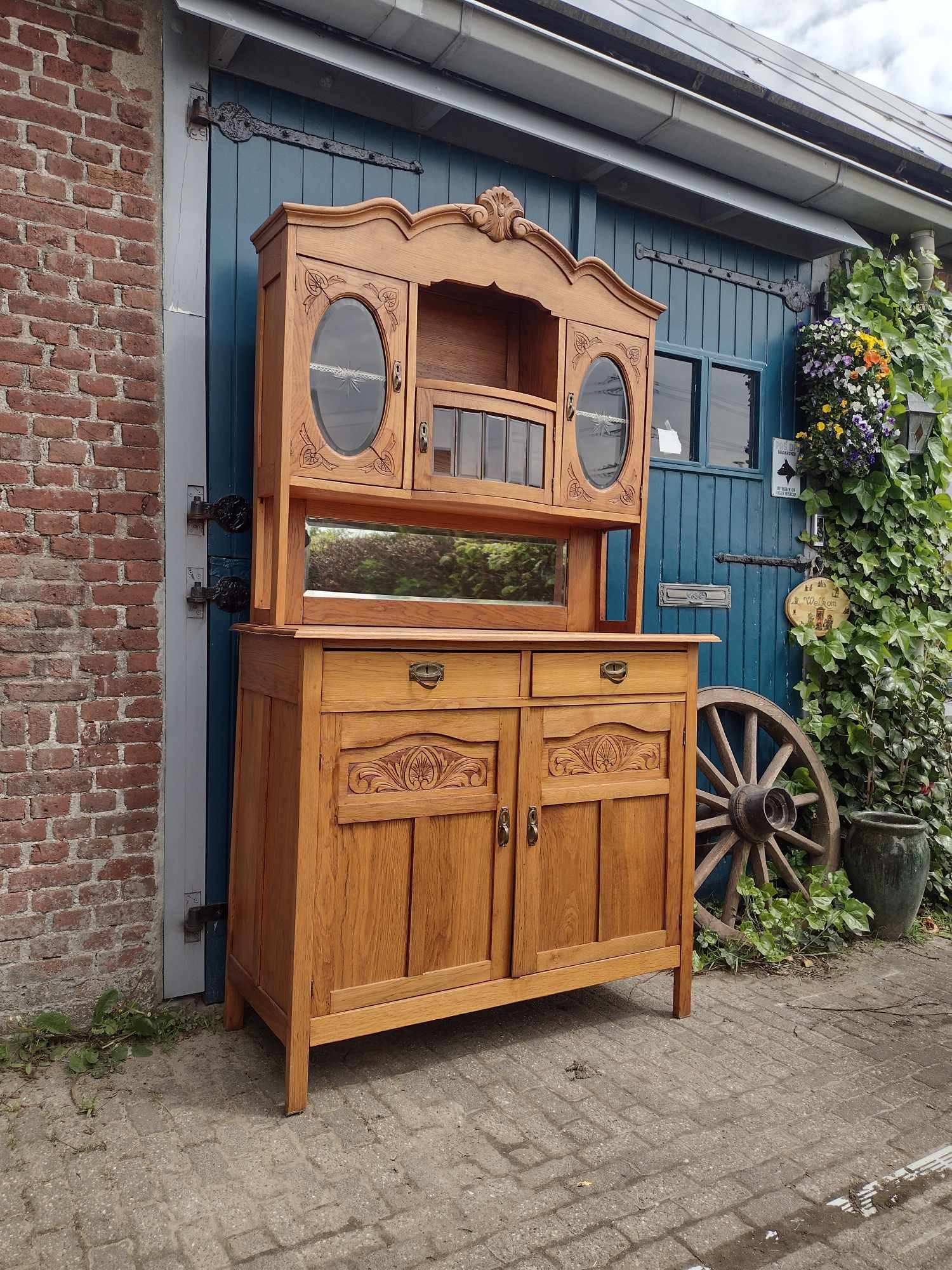 *Nog te restylen* Brocante buffetkast