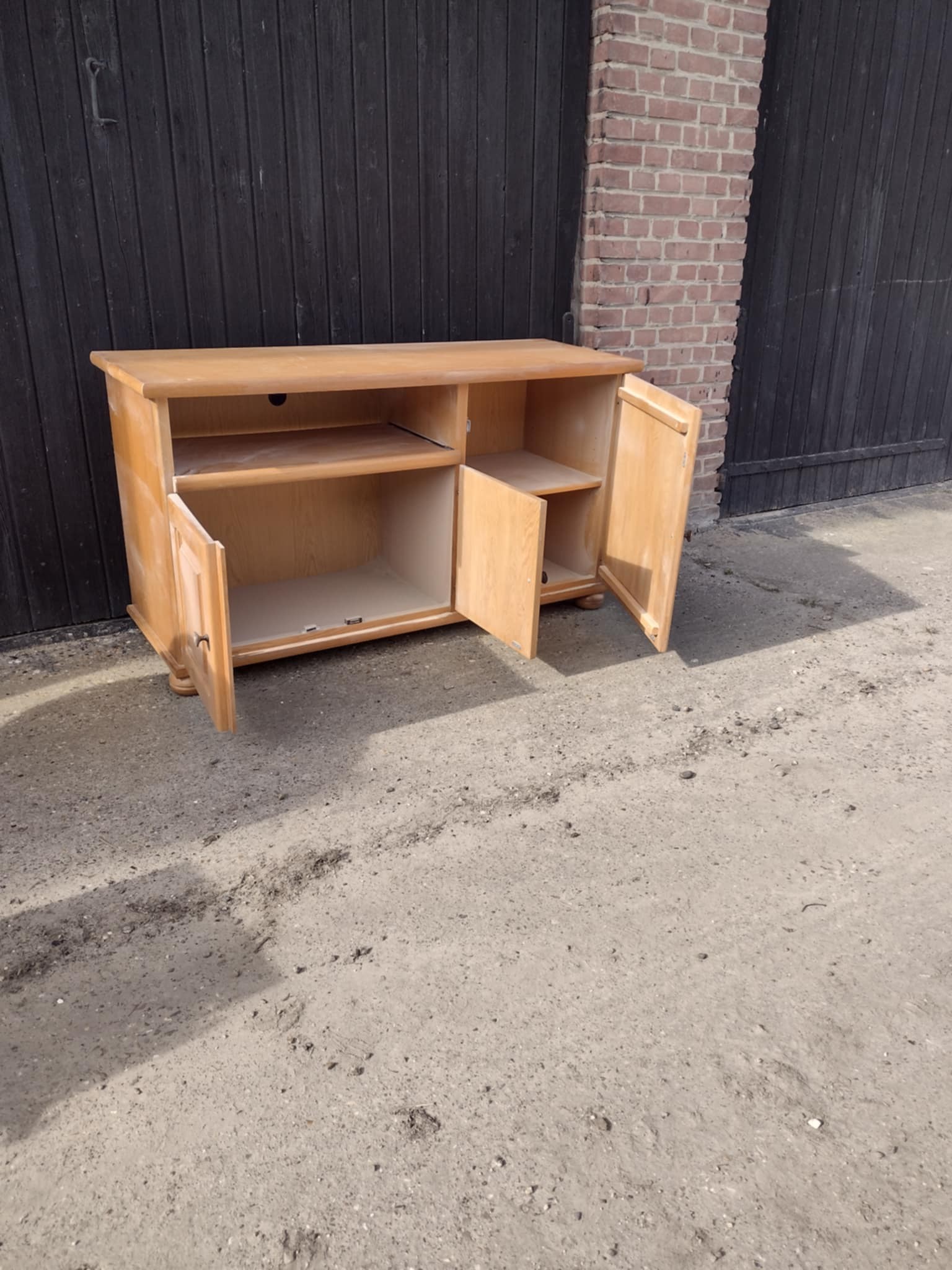 *Nog te restylen * tv meubel/dressoir strak eiken