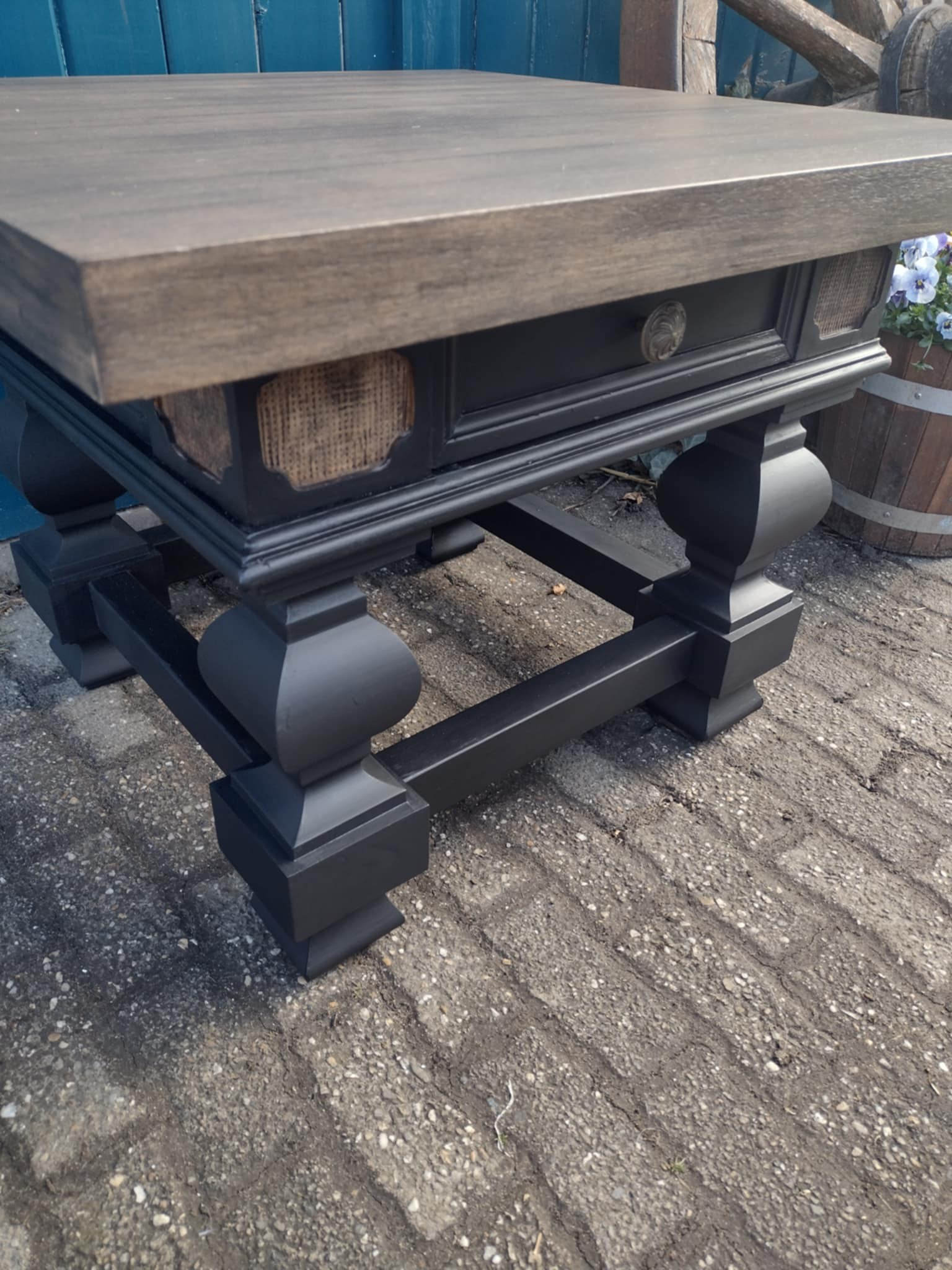 Robuust tafeltje mat zwart gezandstraald black wash