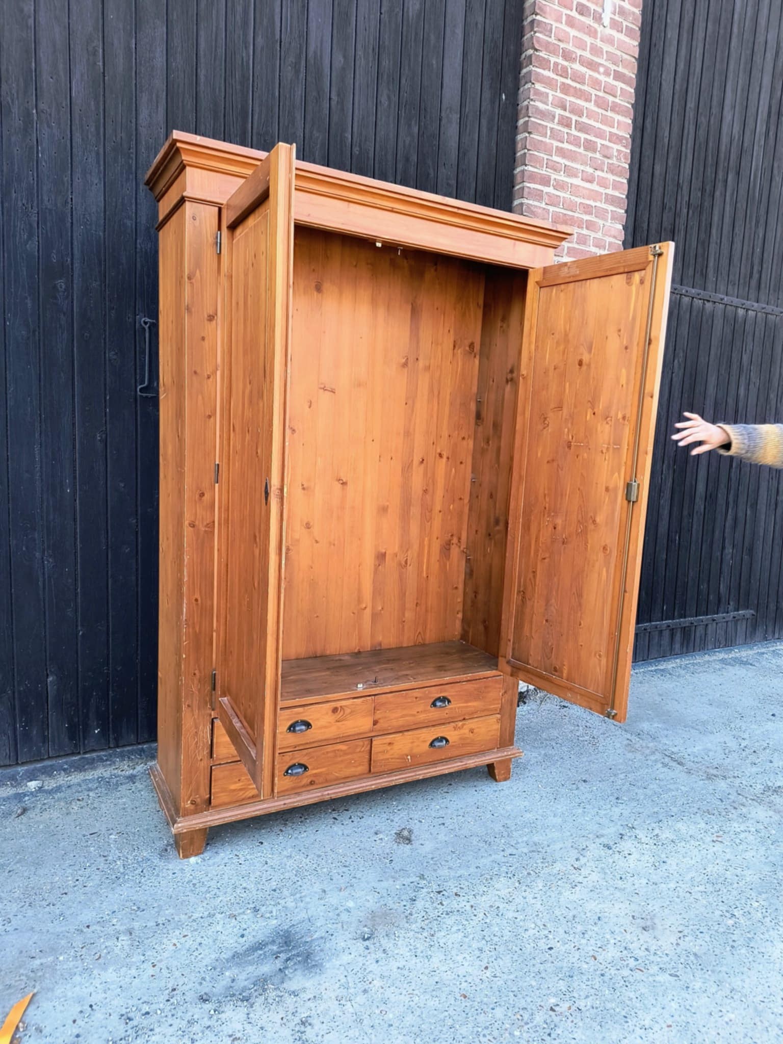 *Nog te restylen* Strakke buffetkast