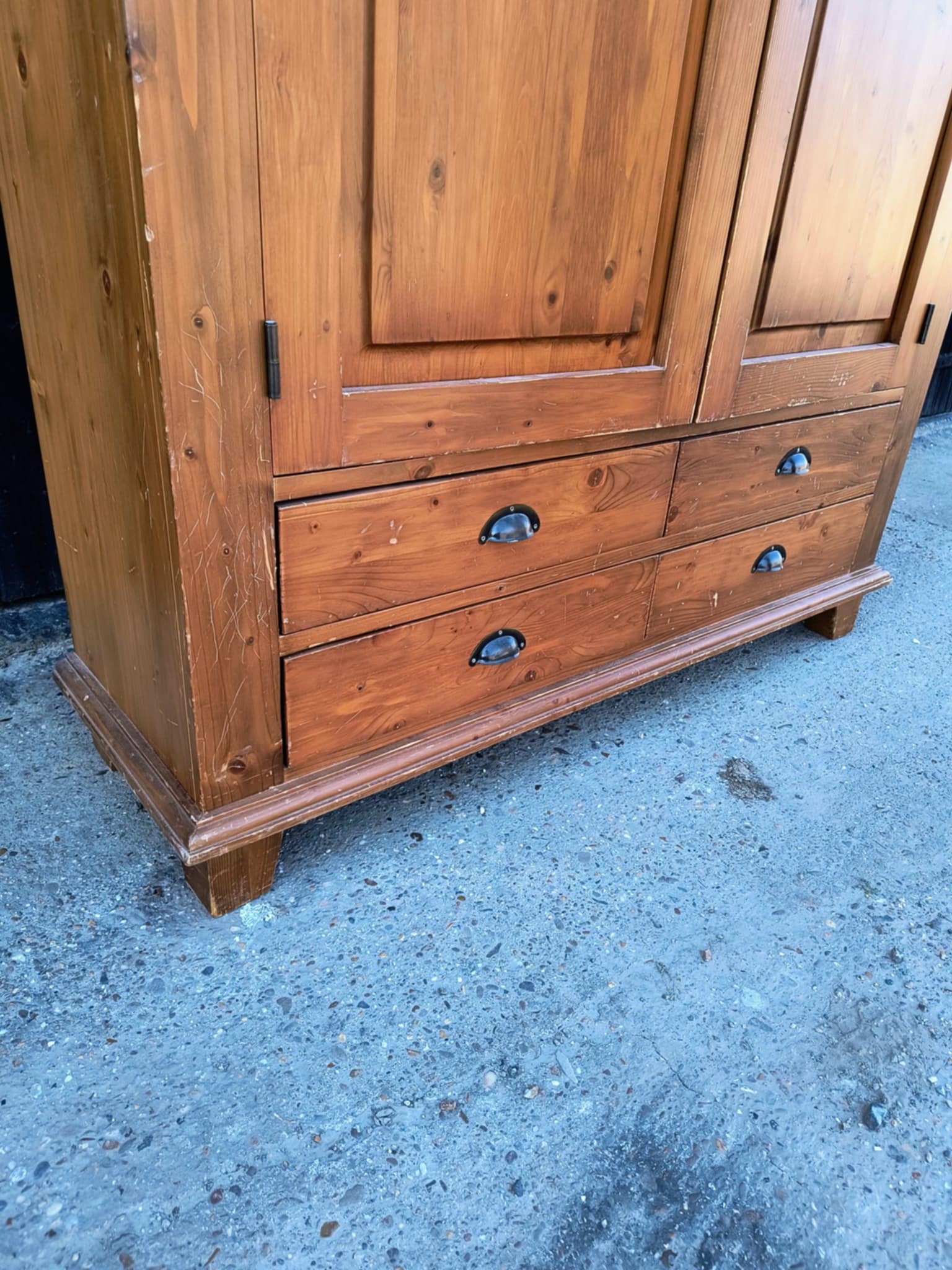 *Nog te restylen* Strakke buffetkast