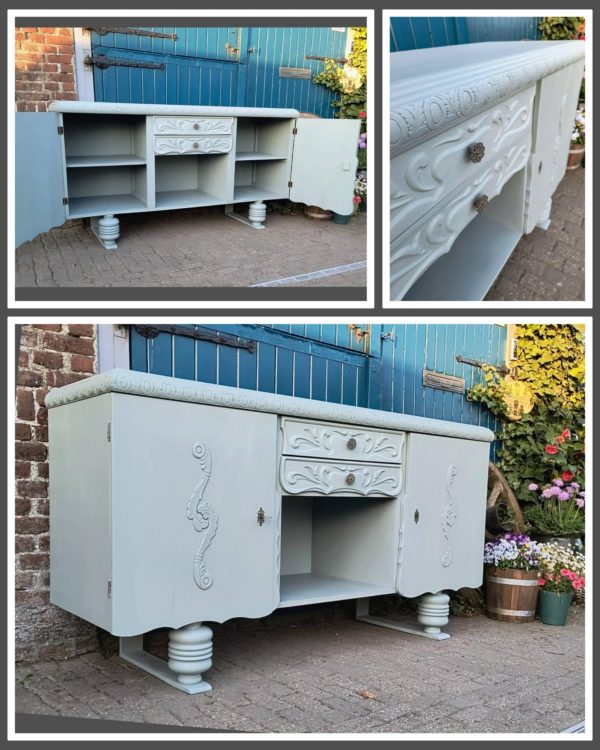 Vintage blue dressoir