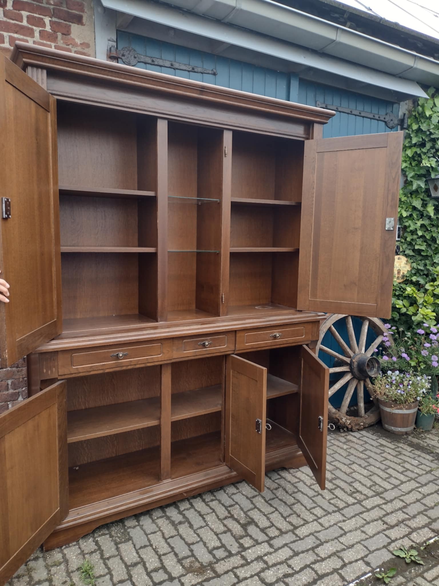 *Nog te restylen* buffetkast massief
