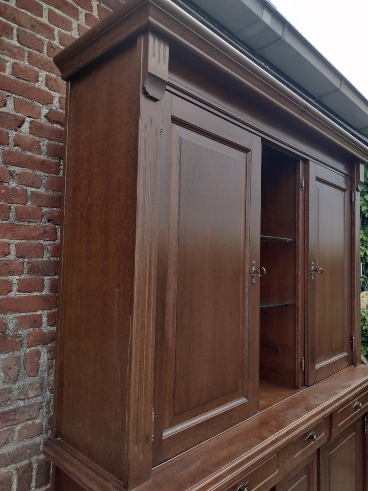 *Nog te restylen* buffetkast massief