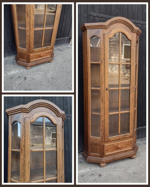 *Nog te restylen* vitrinekast *Nog te restylen* vitrinekast