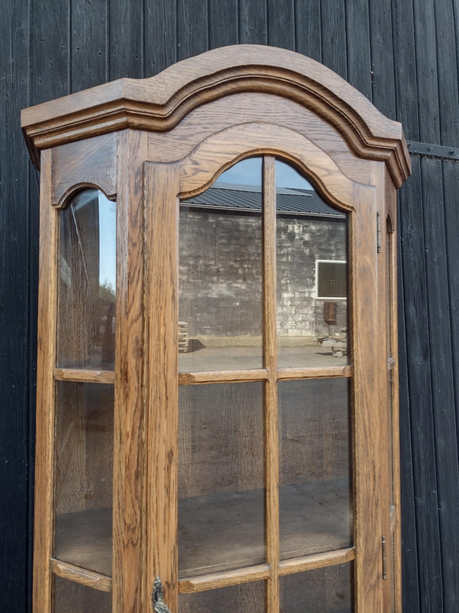 *Nog te restylen* vitrinekast