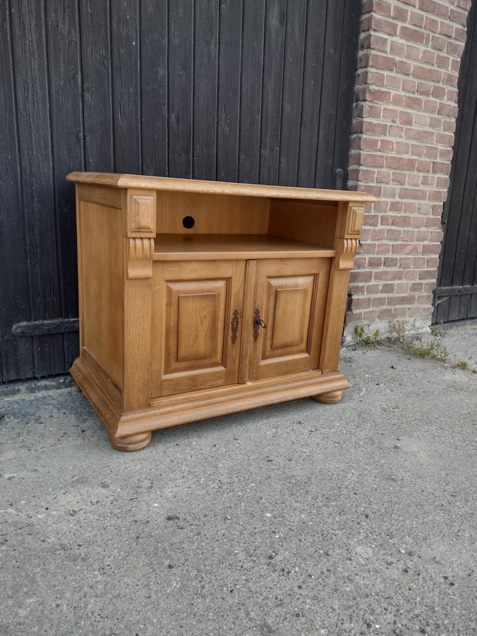 *Nog te restylen* audiomeubel/tv meubel eiken