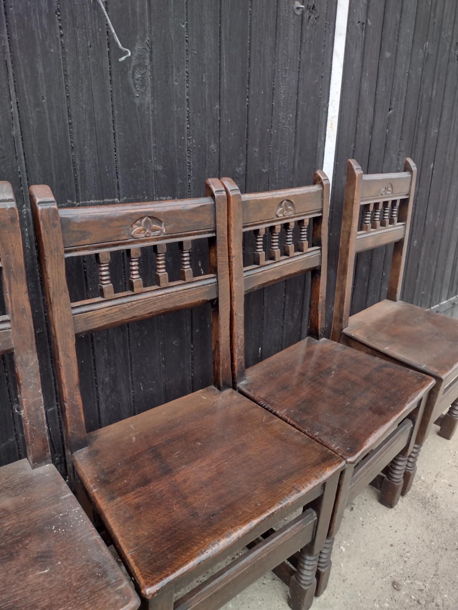 *Nog te restylen* 6 eikenhouten kloosterstoelen