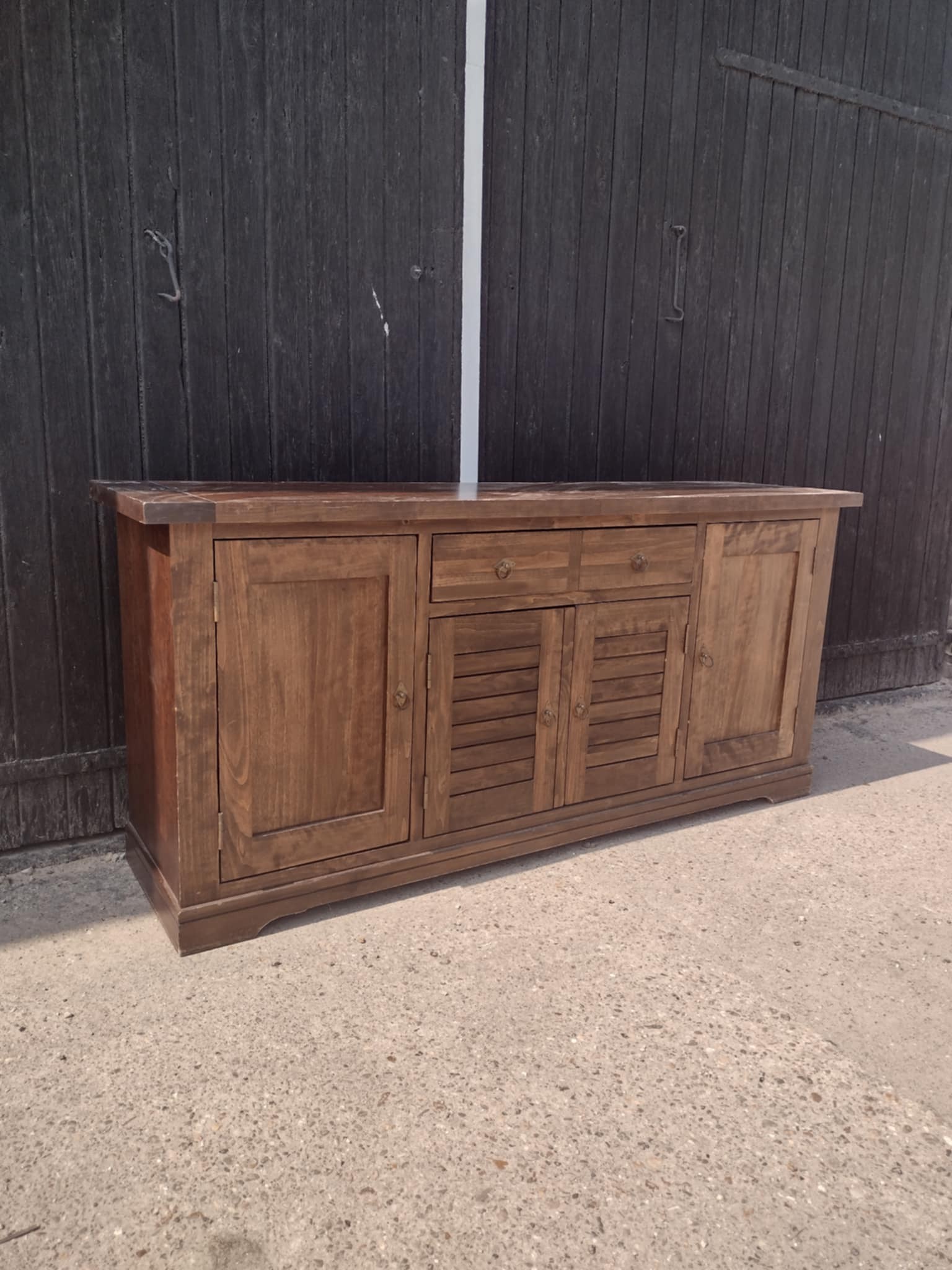 *Nog te restylen* Dressoir met louvre deurtjes