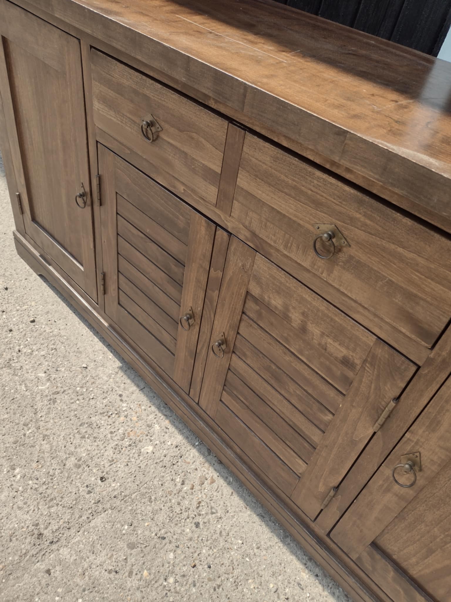 *Nog te restylen* Dressoir met louvre deurtjes