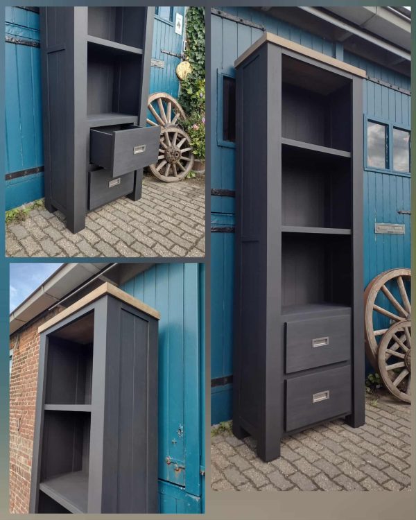 Boekenkast mat zwart met hout