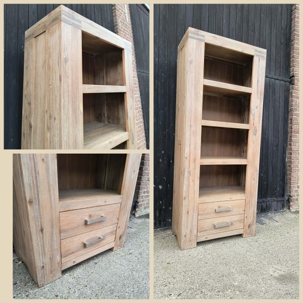 Boekenkast massief & strak.