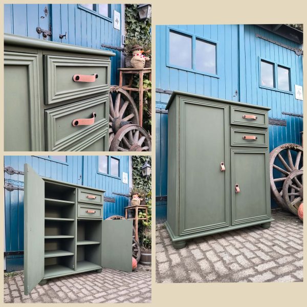 Groene stoere kast met lades