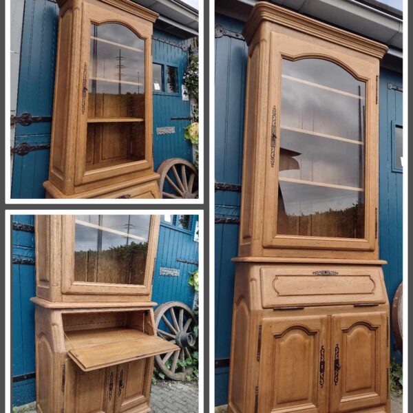 Hoge vitrinekast secretaire