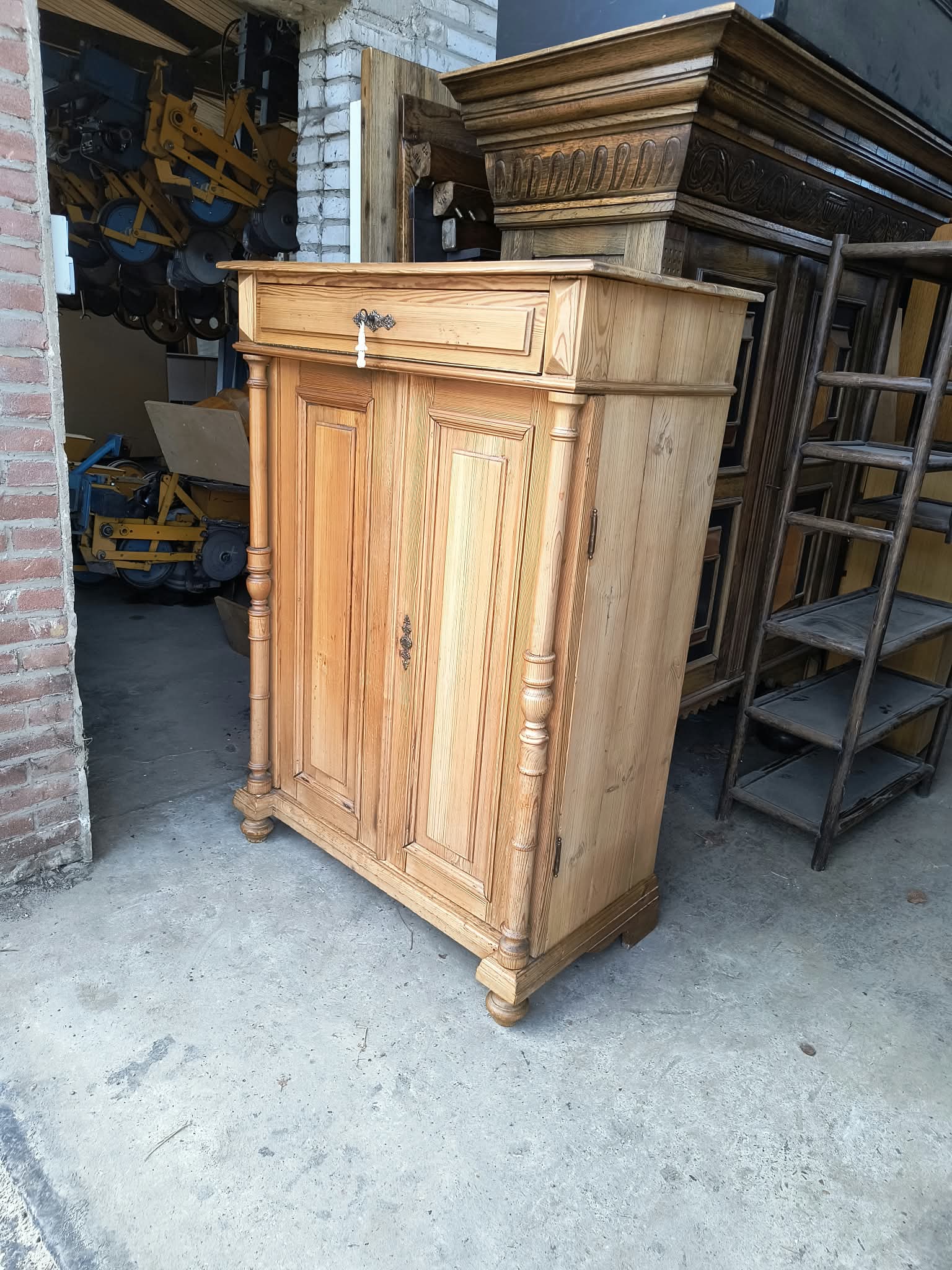 Vintage oud grenen meidenkast - Image 3